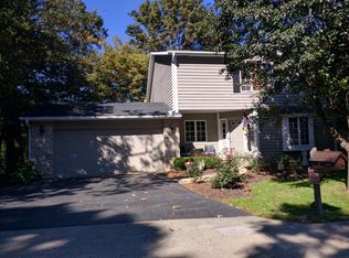 42W260 Retreat Ct, St Charles, IL 60175