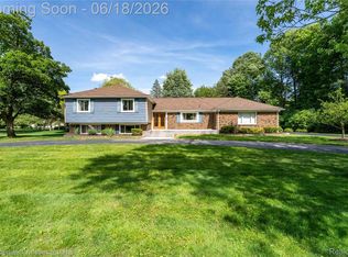 30130 Marimoor St, Beverly Hills, MI 48025