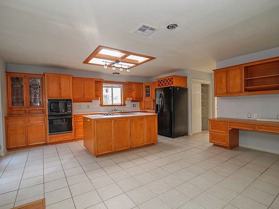 4th image of 2403 Homedale Cir