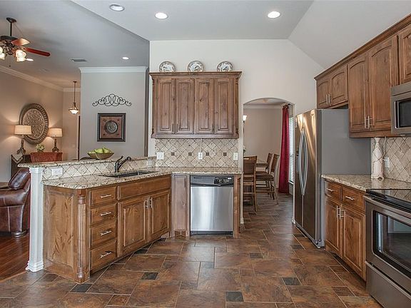 5th image of 113 Troon Dr
