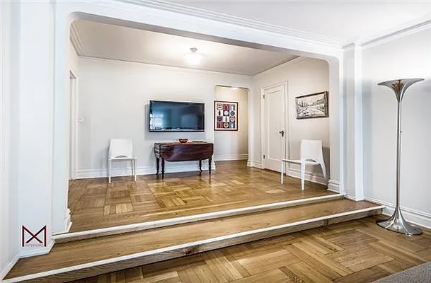 Sold by Bank Neary | media 4