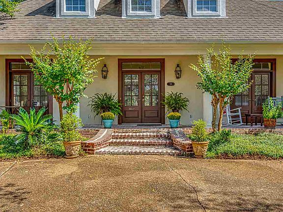 2nd image of 98 Woodlands Green Dr