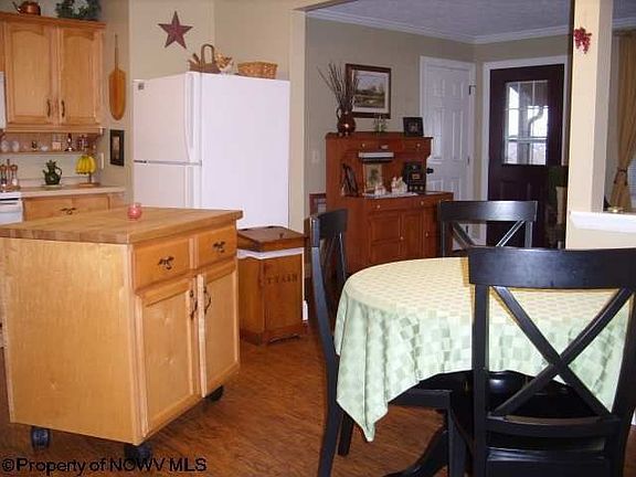 4th image of 16 Donaldson Ct