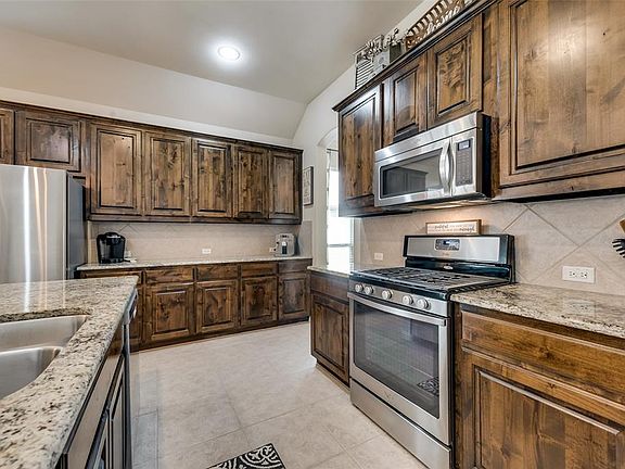 5th image of 5216 Datewood Ln