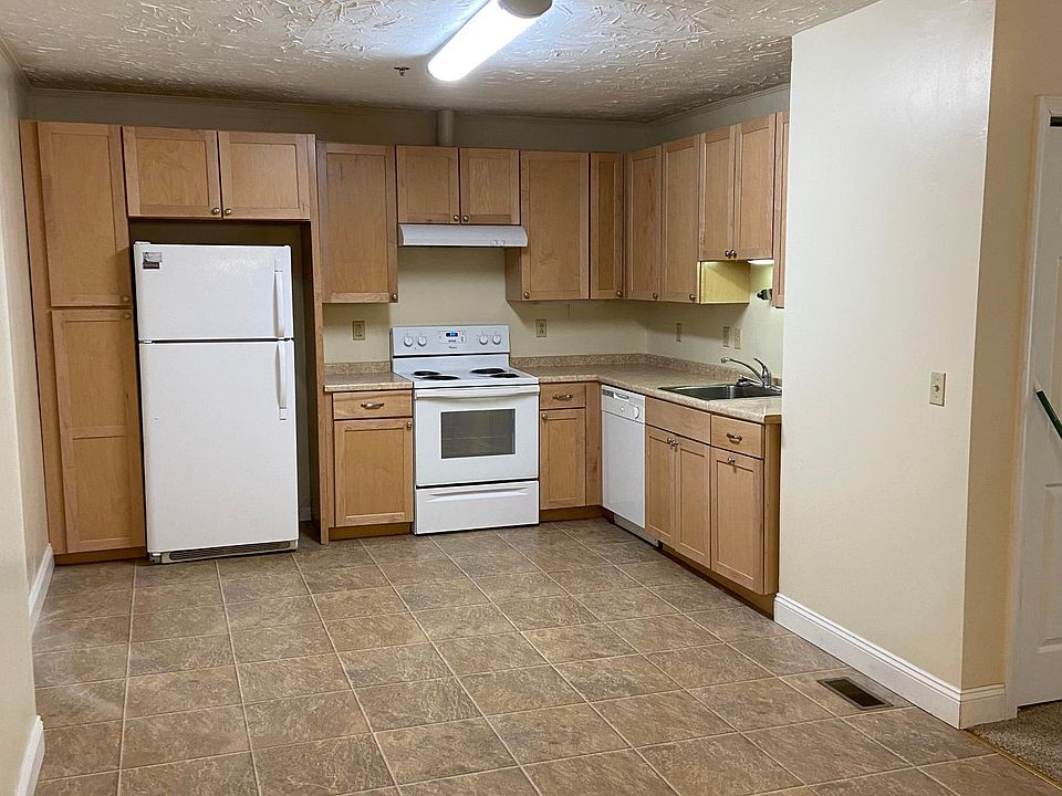 Spacious fully equipped kitchen