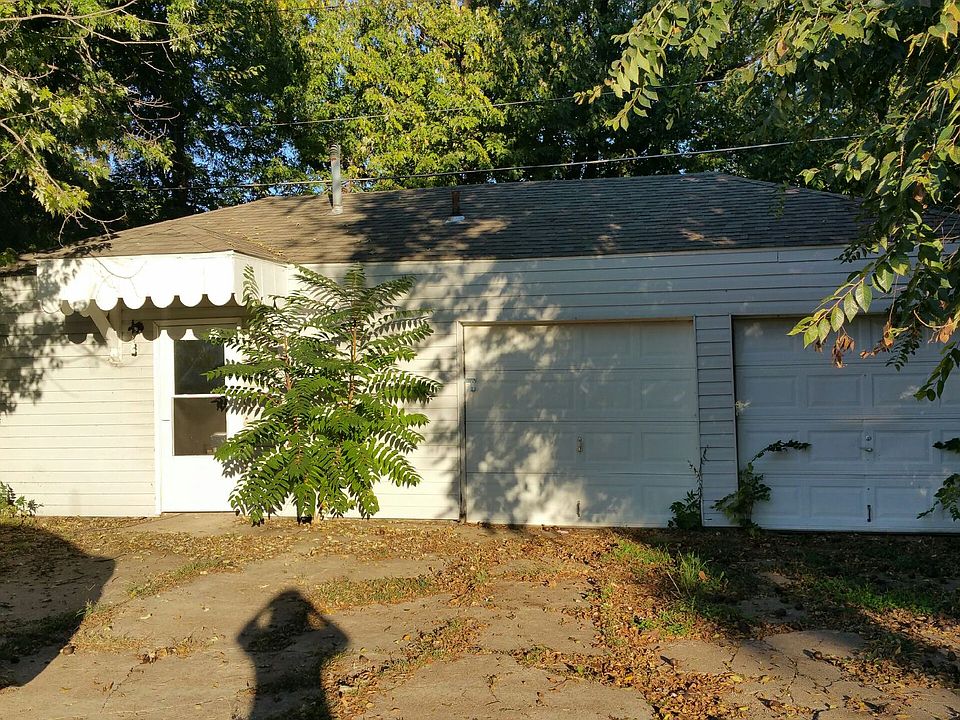 2nd image of 441 S Elm St