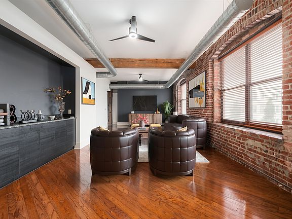 4th image of 137-G E Patterson Ave #303