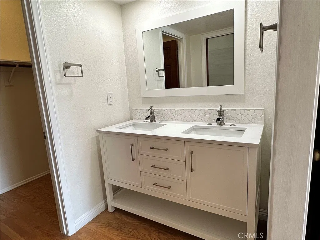 3 bed, 2.5 bath, 1675 sqft, $5,400 — Photo 4