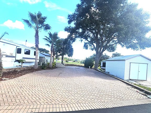 4th image of 410 Golfview Dr