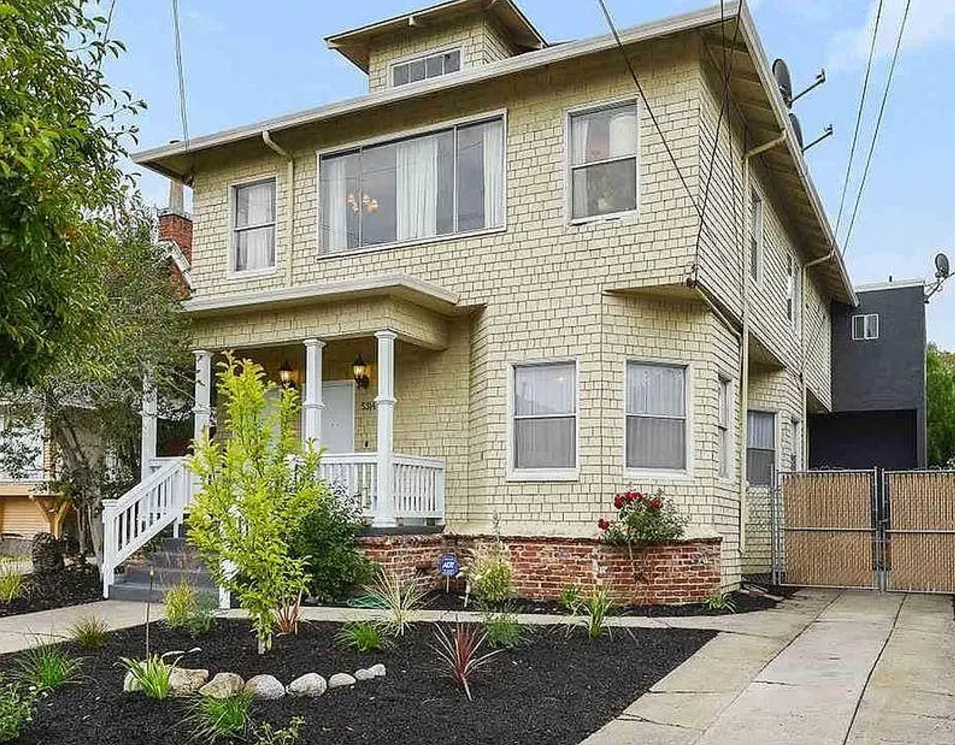 3 bed, 1600 sqft, $3,500 — Photo 1