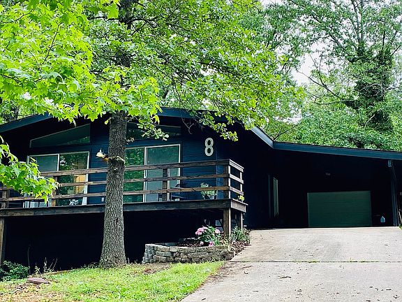 2nd image of 8 Tamworth Cir
