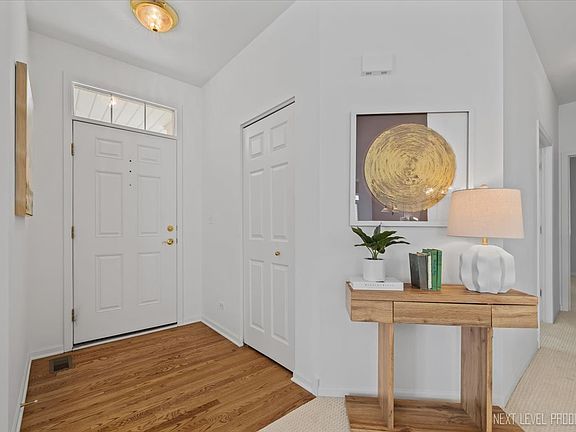 3rd image of 810 Cambridge Dr
