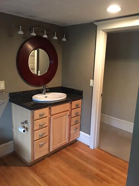 House 4bd/2 bath with fenced in large yard, full basement — Photo 2