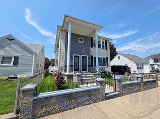 94 Bellevue Ave 2ndflr 3b/1b Renovated Greatlocale! Balcony! Yard!, Pawtucket, RI 02861