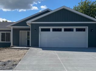 1085 Falcon Rd SE, Rochester, MN 55904