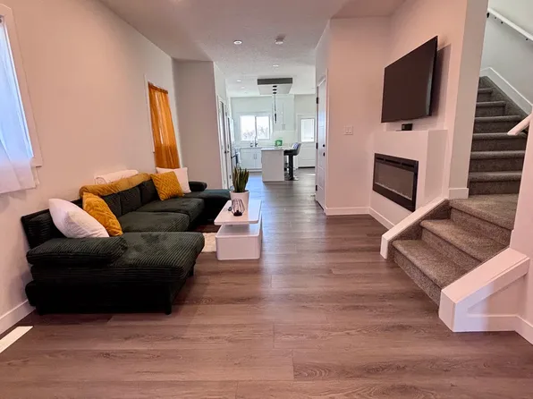 12468 47th St NW, Edmonton, AB T5W 2W7