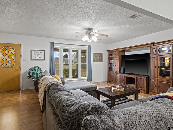 5th image of 401 Hickory St