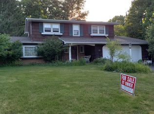 4573 Meadowridge Dr, Manlius, NY 13104