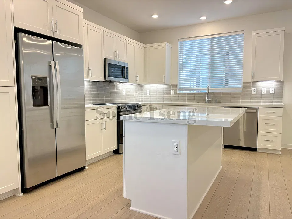 12785_Sila_Way_Zillow_House_2ndFL_Kitchen_3