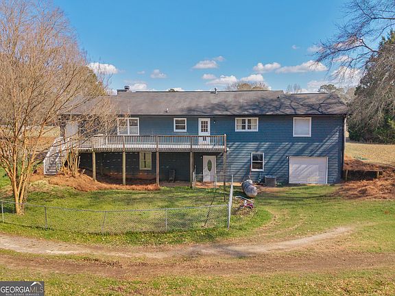 4th image of 395 Country Kitchen Rd