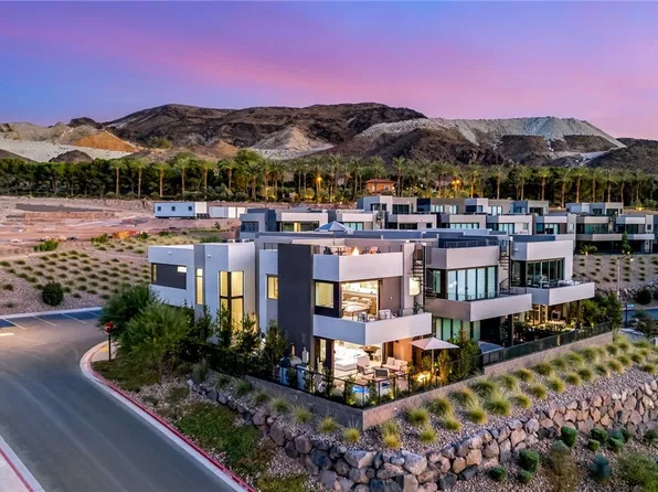 18 Heron Harbour Dr, Henderson, NV 89011