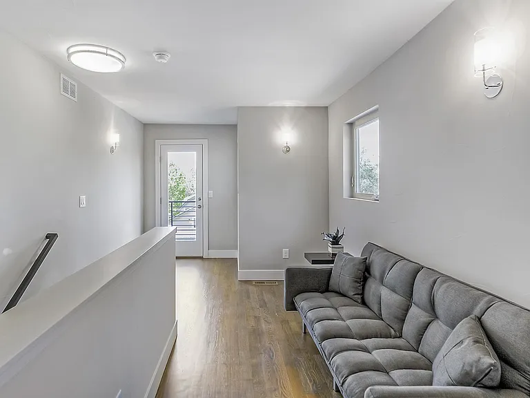 2433 S High St — Photo 18