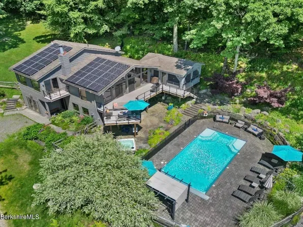 5 Gilbert Rd, Egremont, MA 01230