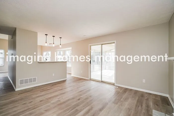 3 bed, 2.5 bath, 1530 sqft, $2,300 — Photo 3