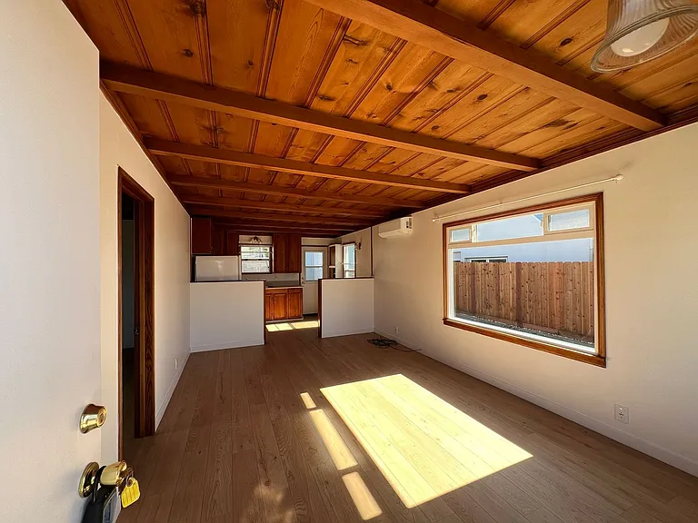 930 Anchor St — Photo 3