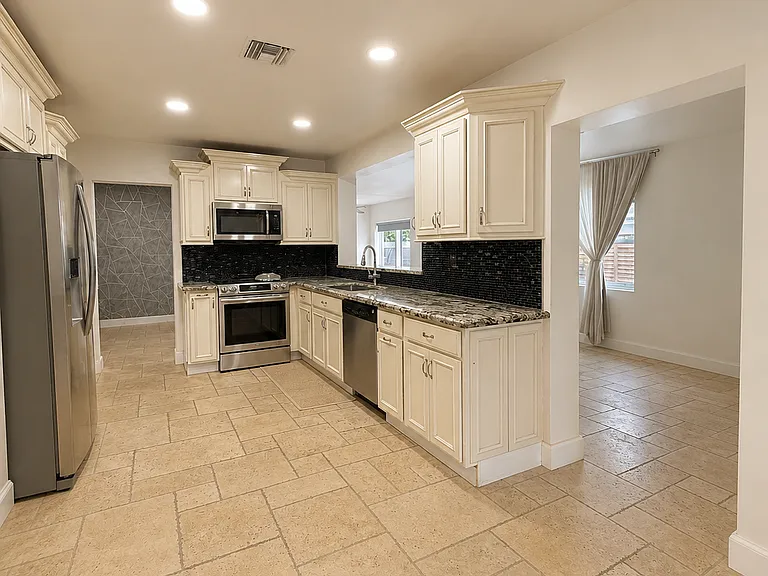 7210 McKinley St — Photo 11