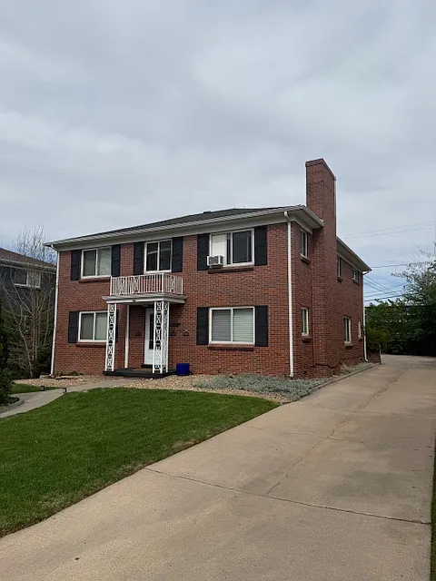 Driveway - 910 S Harrison St #2