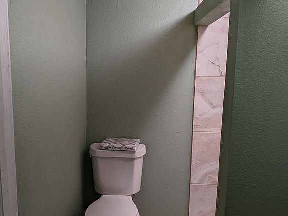 4th image of 205 Wingate Ave #2B