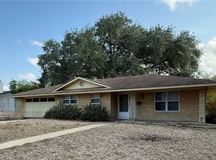 1118 Lincoln St, Alice, TX 78332