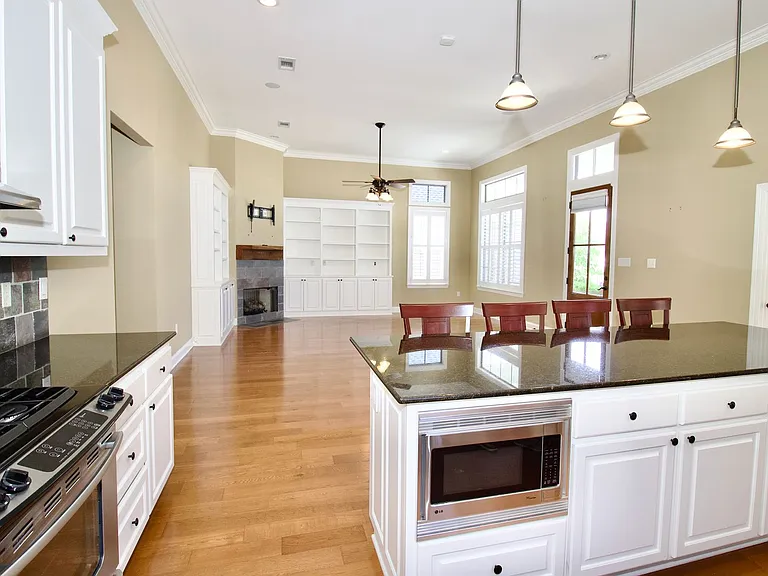 2166 Hillridge Ave — Photo 7
