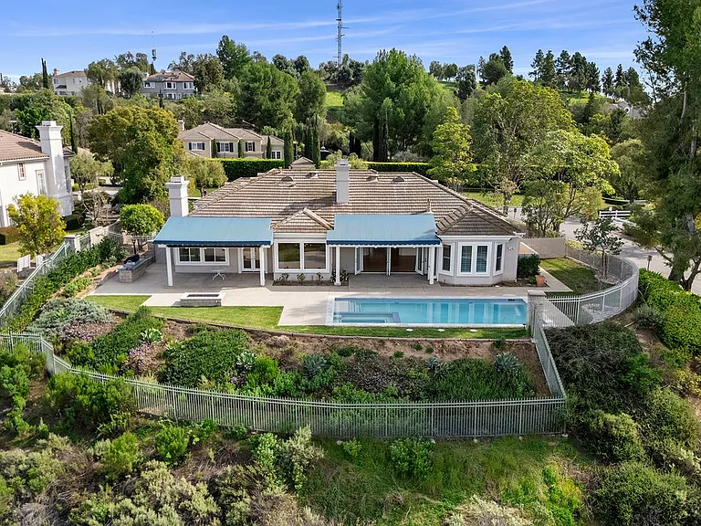 2309 Skyline Dr — Photo 21