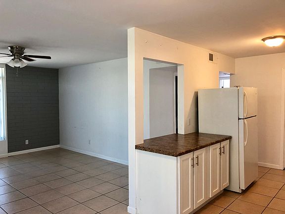 5th image of 1010 E Maryland Ave APT 7