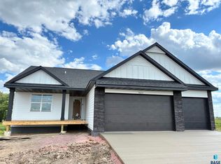 5625 E Ashwood Cir, Sioux Falls, SD 57108