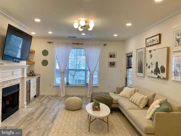13501 Kildare Hills Ter APT 303, Germantown, MD 20874