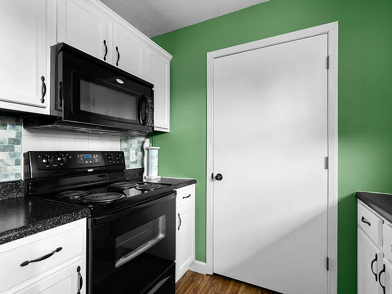 736 W Logan St — Photo 10