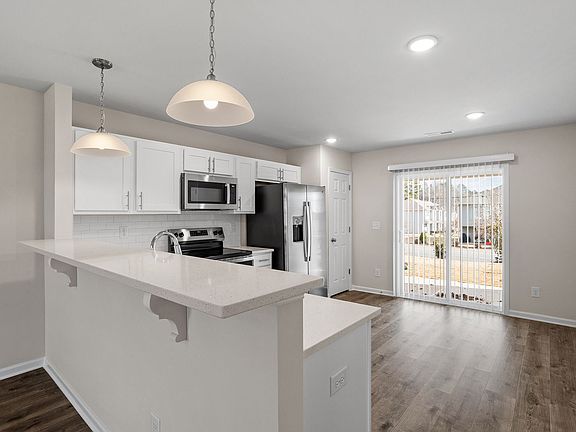 5th image of 1041 Peony Ln