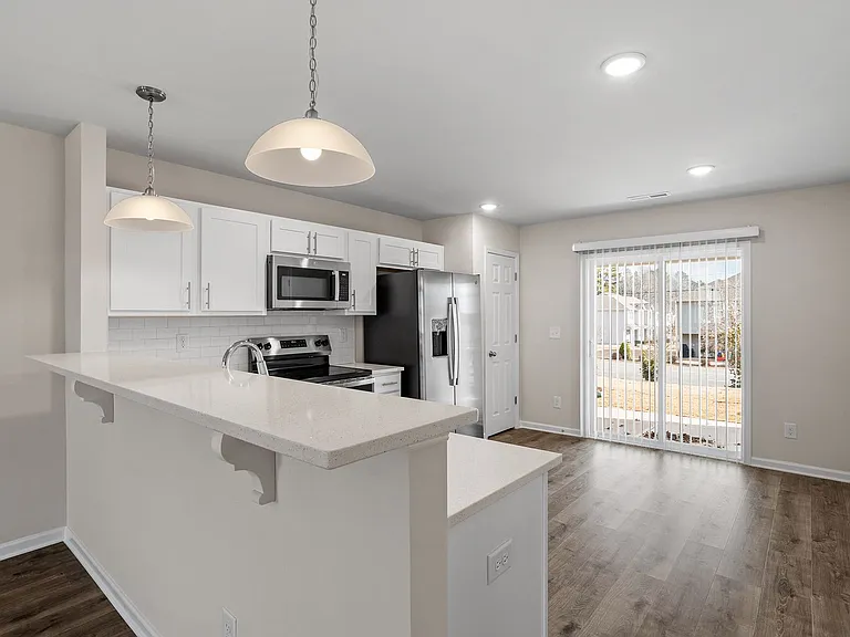 1009 Peony Ln — Photo 7
