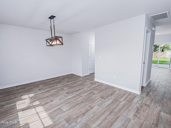 2nd image of 607 Ava St