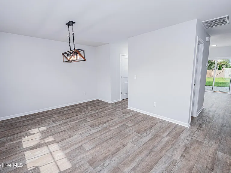 607 Ava St — Photo 2