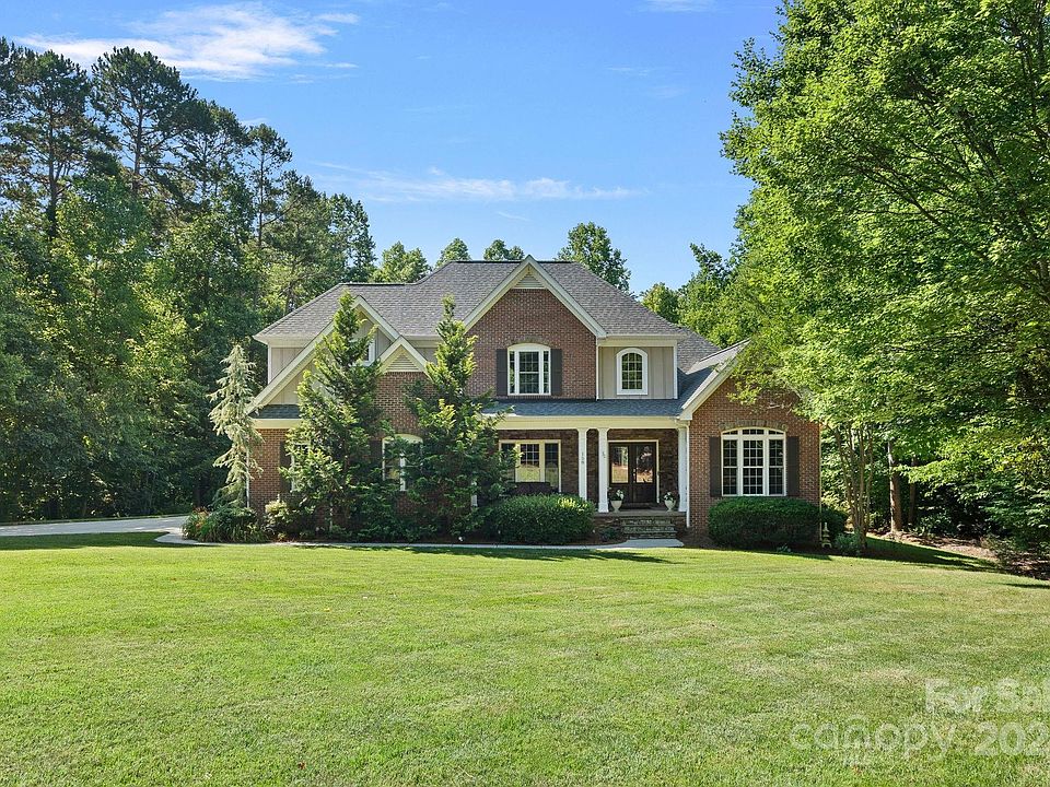 1st image of 158 Waterbury Dr