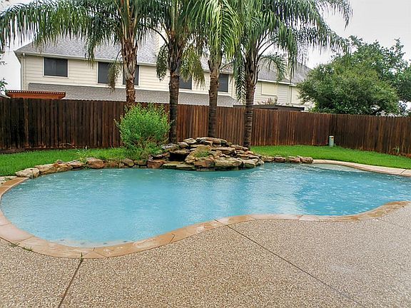 2nd image of 2402 Piney Point Dr