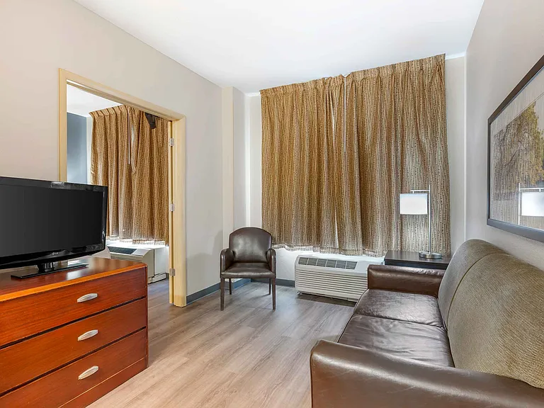 1 Bedroom Suite - 2 Full Beds