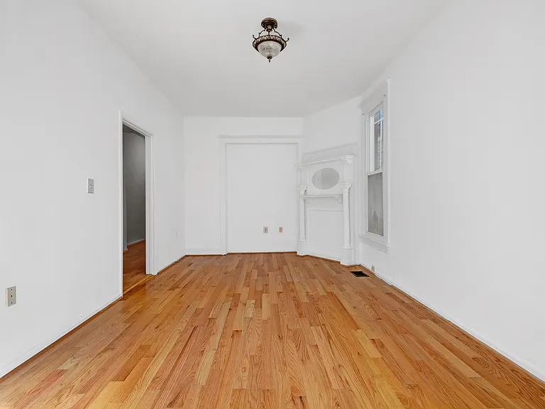 739 Morton St NW — Photo 2