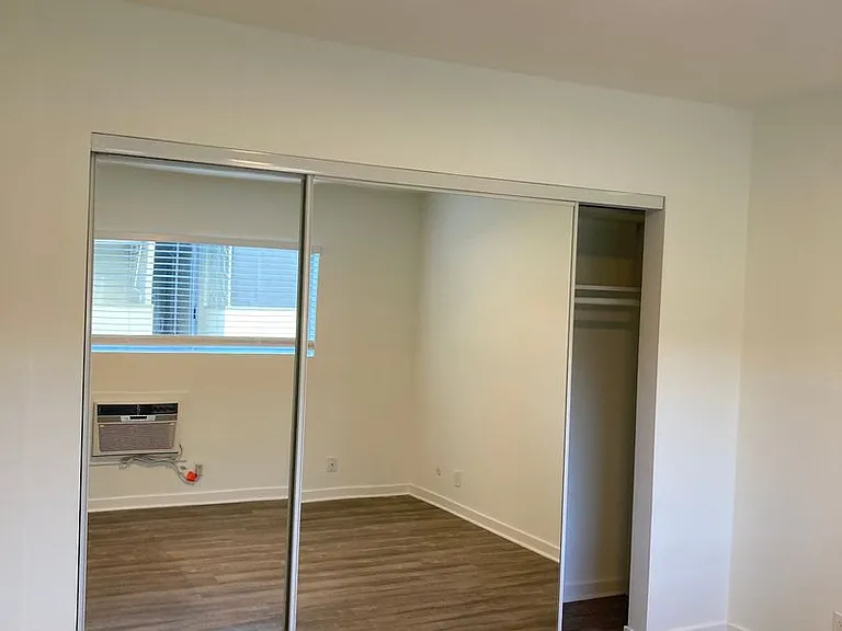 570 N Los Robles Ave — Photo 52