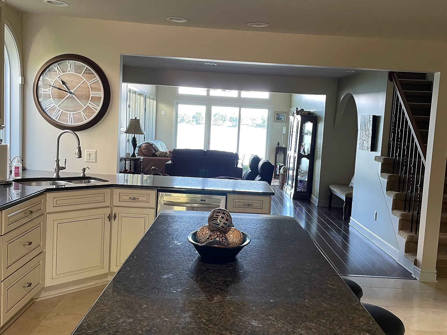 2 bed, 2100 sqft, $2,500 — Photo 4