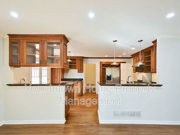 5th image of 317 Eureka Dr NE